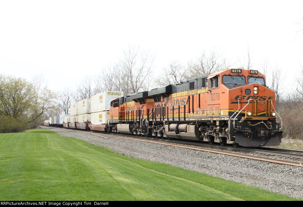 BNSF 8278 leading 264